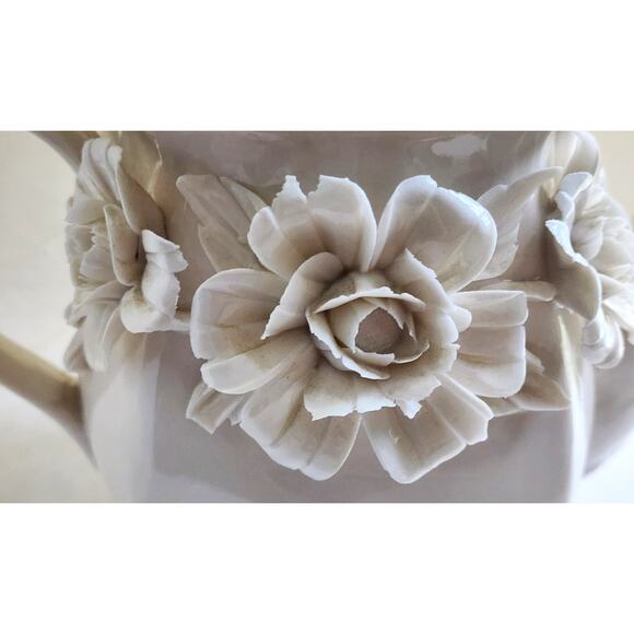 TEAPOT-I. Godinger & Co.-Cream Color-Porcelain-Molded Flowers-Holds 4 cups - Picture 9 of 14